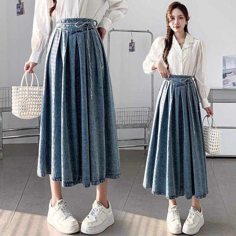 2025 Frühling/Sommer Koreanischer A-Linien Denim Midirock mit plissiertem Saum und elastischer hoher Taille.