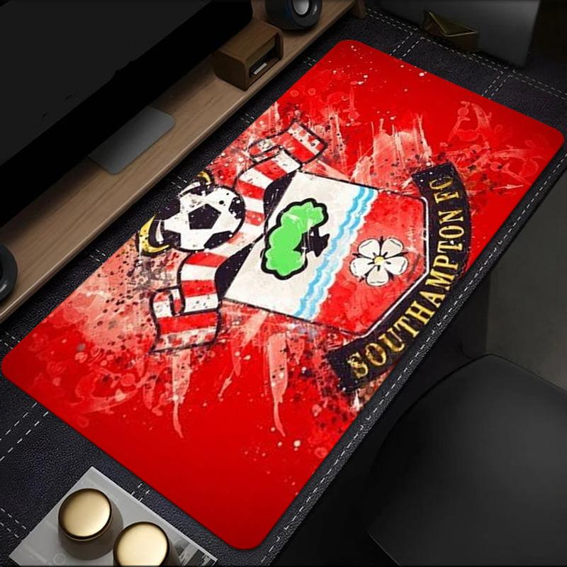 Southampton Football Crest mouse pad, rubber base, esports desk mat, mouse pad for gamers and office use, gaming desk , easy to clean mat