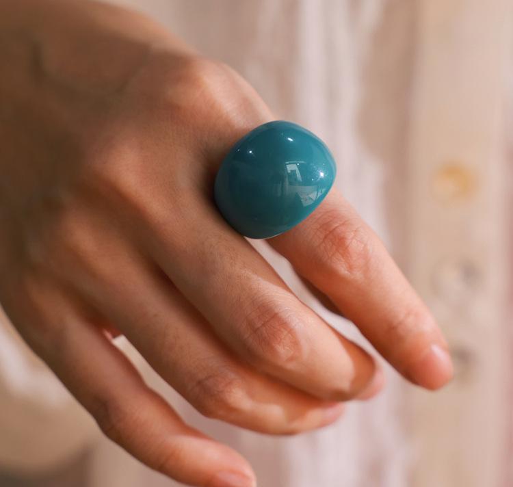 

Женское кольцо-заявление из высококачественной амбровой смолы - Универсальный холодный стиль для указательного пальца