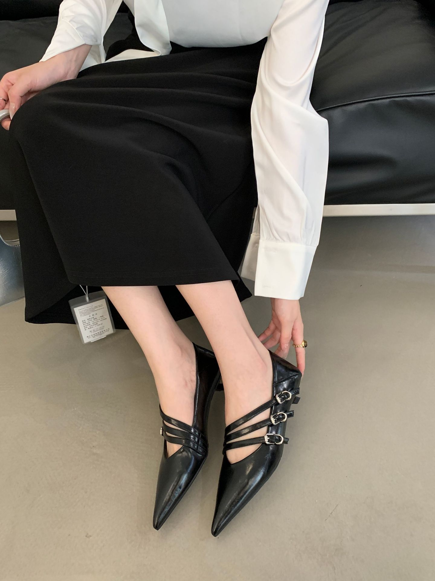 

Grape Mom 2025 spring women s retro single shoes women s French comfortable soft leather shallow mouth women s shoes soft sole versatile casual shoes 35