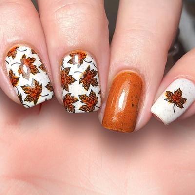 24Pcs Press On Nail Tips European Style Maple Leaf Short Square Form Artificial Fingernails With Radiance Coating