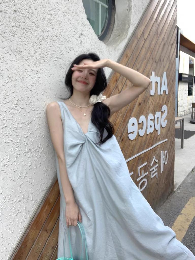 [Original fabric] Temperament V-neck kink pullover vest skirt women's summer new loose French holiday style jumpsuit