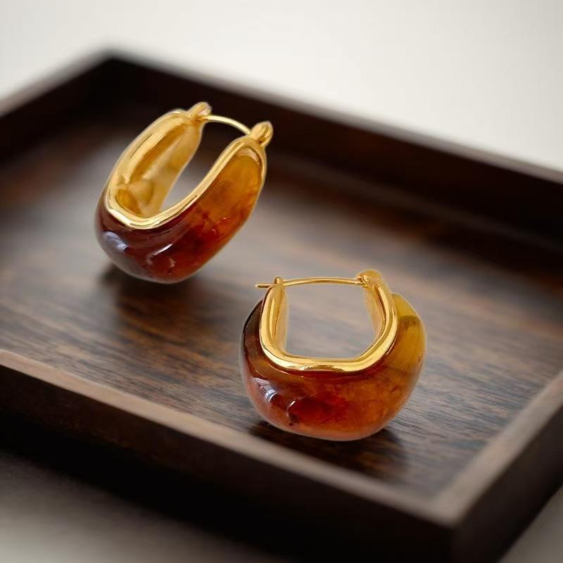 

Amber U-Shaped Earrings - Light Luxury & Retro Style with Coffee Color Backs