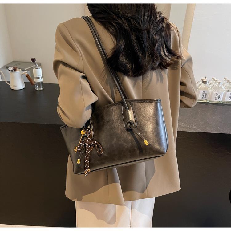 2024 Autumn/Winter Women's High-End Retro Large Capacity Shoulder Tote Handbag