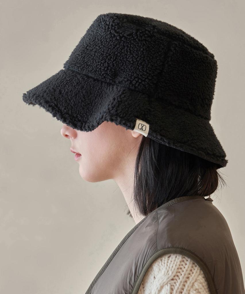 Bajal Va Square Label Reversible Bucket Hat Black