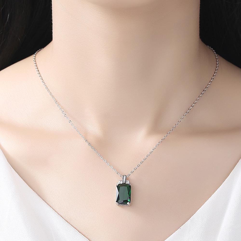 Japanese & Korean Fashion Emerald Pendant Square Necklace - Women's Gemstone Clavicle Chain Accessories