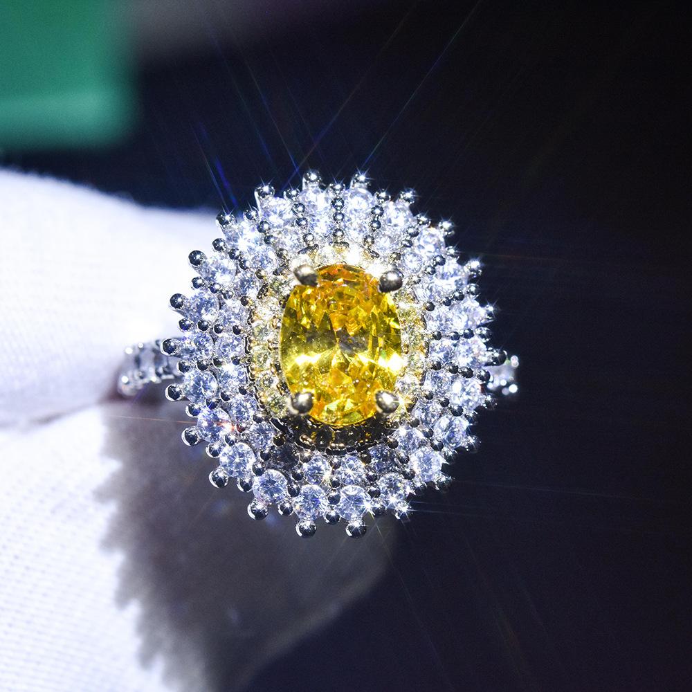 Platinbeschichteter Moissanit Quadratischer Cluster Ring für Damen Prinzessschliff Verlobungsring Simulierte Diamanten