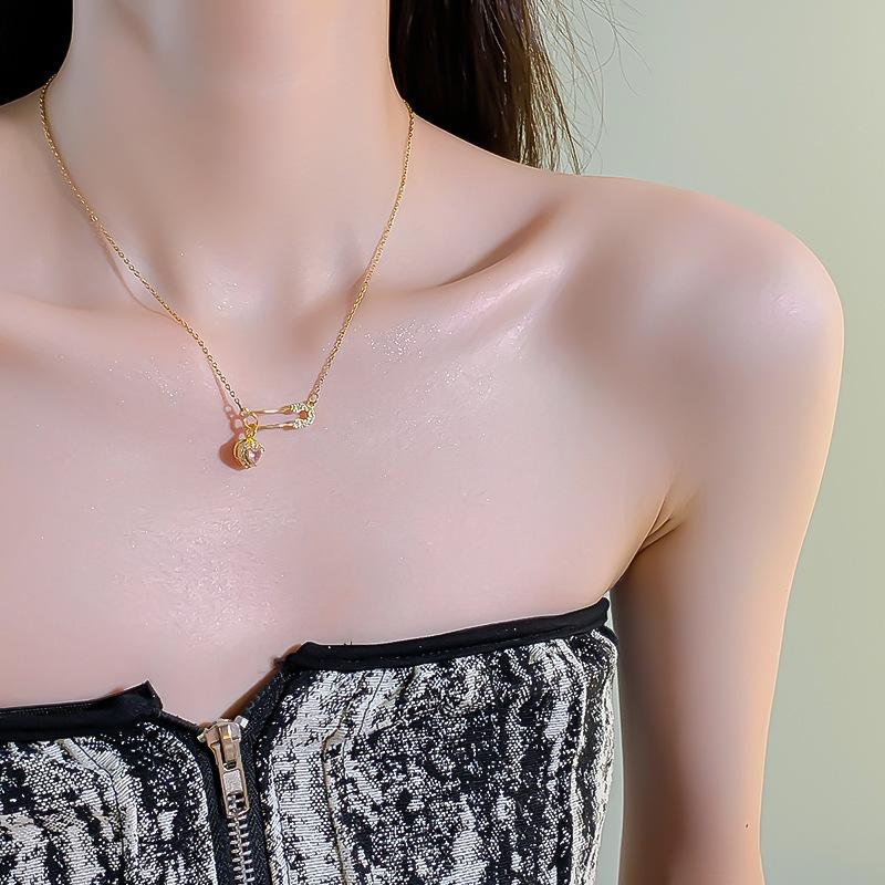 Personality Pin Shape Full Diamond Love Heart Pendant Necklace Light Luxury Titanium Steel Necklace Women's Fashion