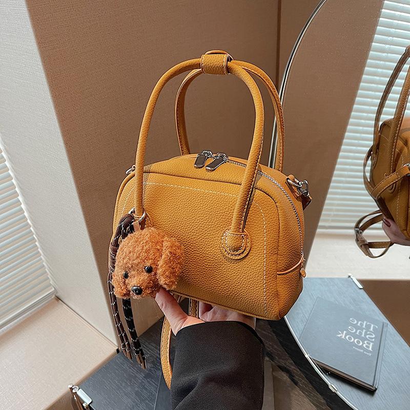 Small bag women's retro new fashion niche design shoulder messenger bag portable pillow bag