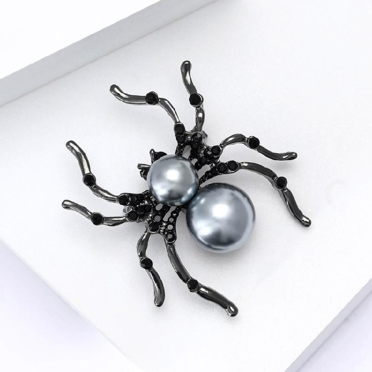 Exquisite Animal Brooch Including Rhinestones and Pearls Accent Lapel Pin for Unisex Wear Halloween Party Decoration