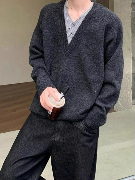 Korean Style Men's V-Neck Knit Sweater: Versatile Fake Two-Piece for Autumn/Winter