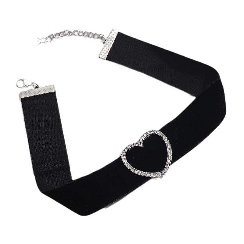 European-American Cross-Collar Velvet Choker: Hollow Rhinestone Peach Heart Design.