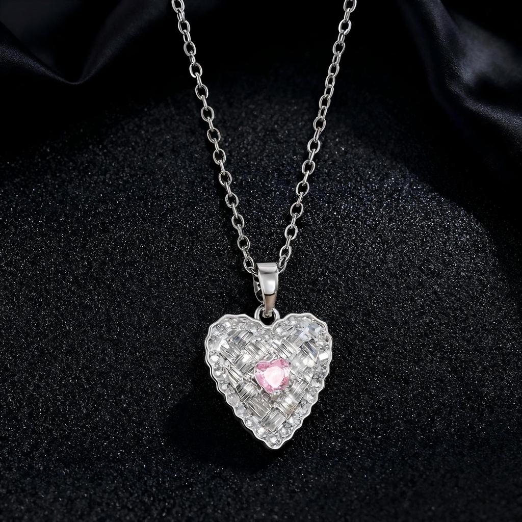Metal Heart Crown Collarbone Necklace Hip Hop Pendant Necklace For Women Luxury Chain Accessory