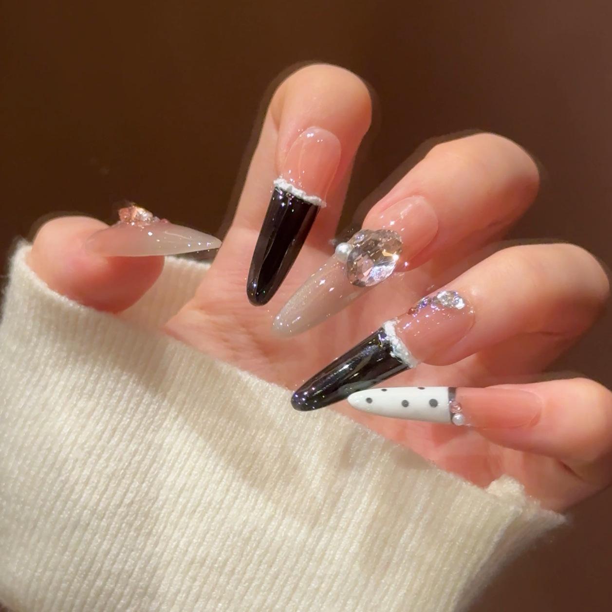 French Lady s Black Handmade Cat Eye Manicure: Polka Dot High-End Autumn/Winter Style