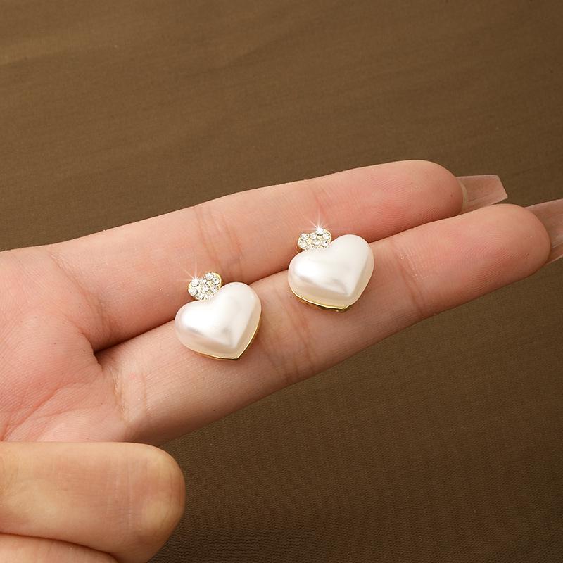 Vintage Style Pearl Heart Silver Needle Earrings Light Luxury Earrings for Women Niche High-end Exquisite Jewelry