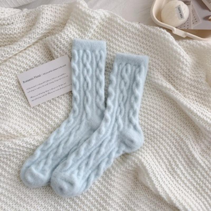 1 Pair  Women's Cozy Fuzzy Socks- Winter Warm Plush Mid-Calf Length Twisted Pattern Knit Fabric Socks