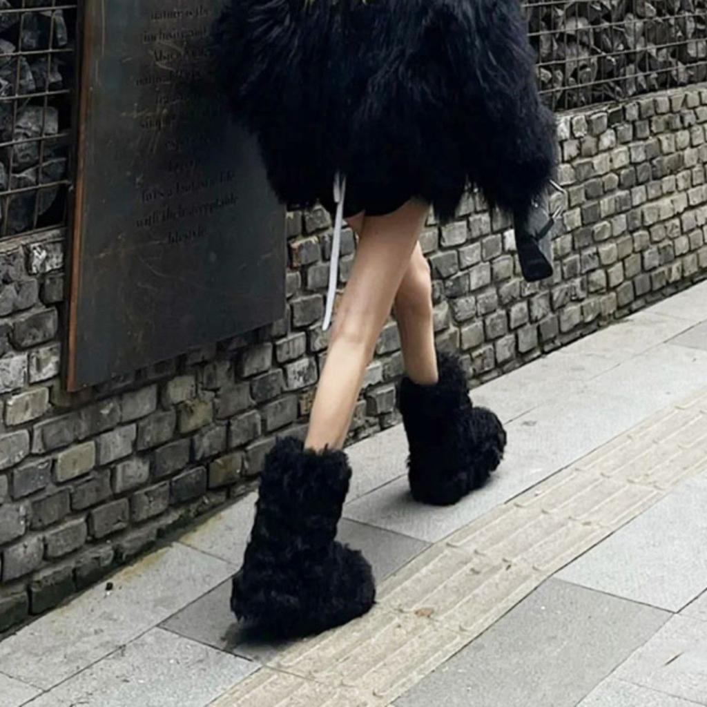 2025 trend autumn and winter new European and American wind snow boots warm and thickened niche Spice Girl fluffy boots black