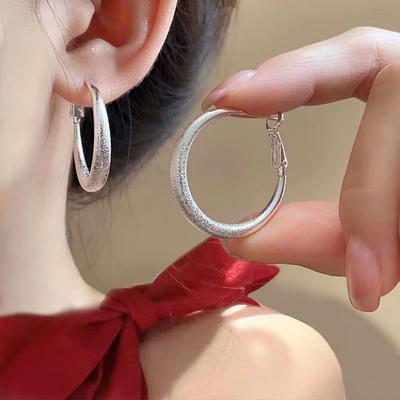 Orecchini ad Anello Semplici Super Flash Opachi Orecchini con Personalità Semplice Senso di Lusso Elevato Versatili alla Moda Orecchini dal Feeling Freddo