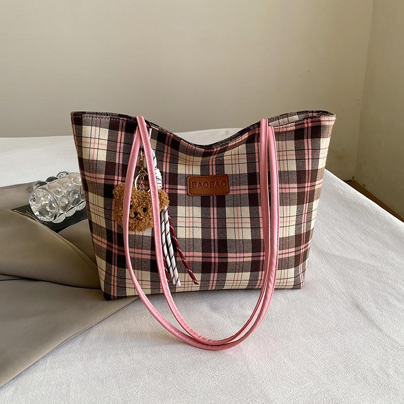 Fashionable Medium Sized Tote Bag For Women With Elegant Color Block And Soft Texture Without Pendant розовый