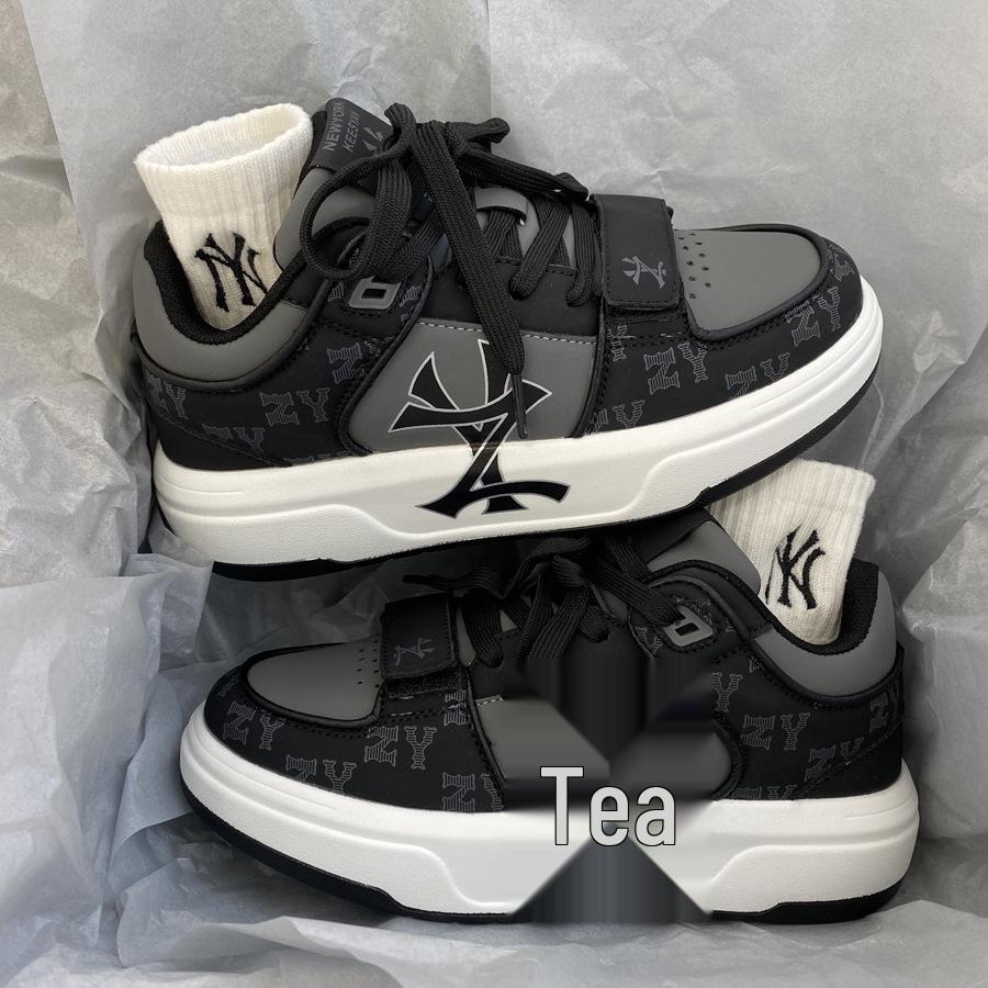 2025 Men's White Lightweight Versatile Thick-Soled Casual Sports Shoes