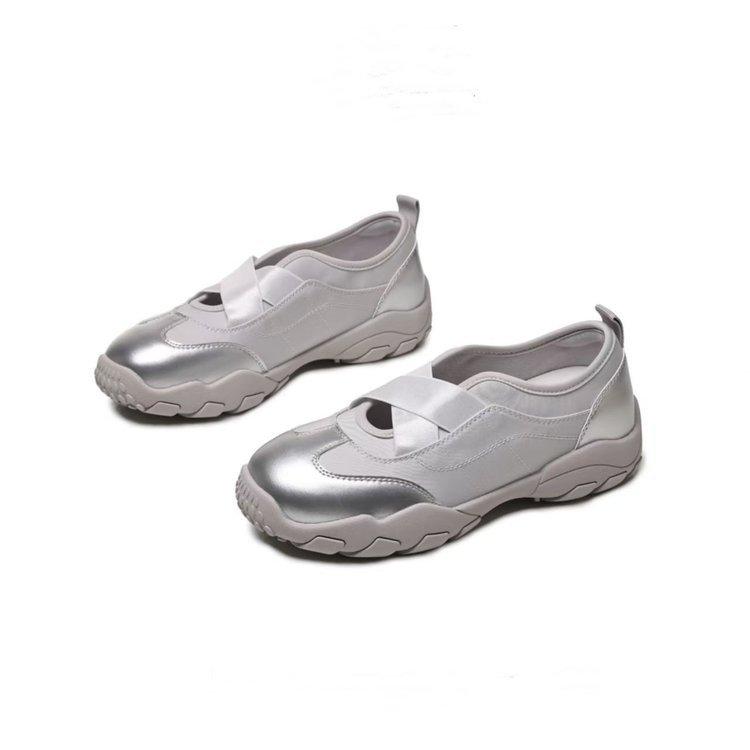 New Chinese ballet style little white shoes women's 2025 autumn new popular streamer style ins trendy brand versatile single shoes