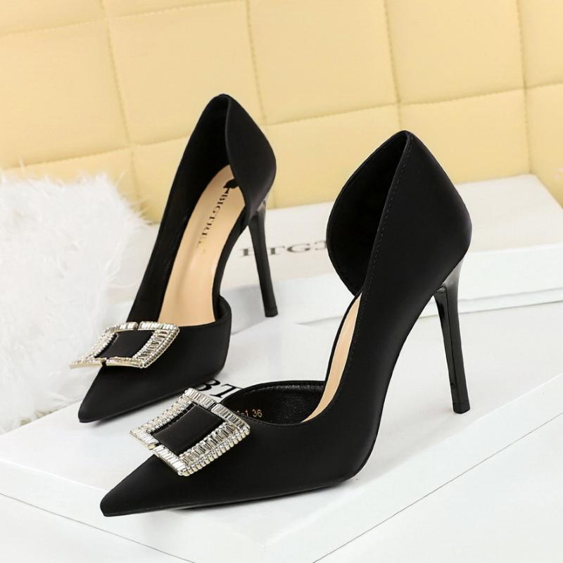 European And American Fashion Banquet High Heels Slim Heels Super High Heels Satin Side Empty Metal Pointed Toe Single Shoes