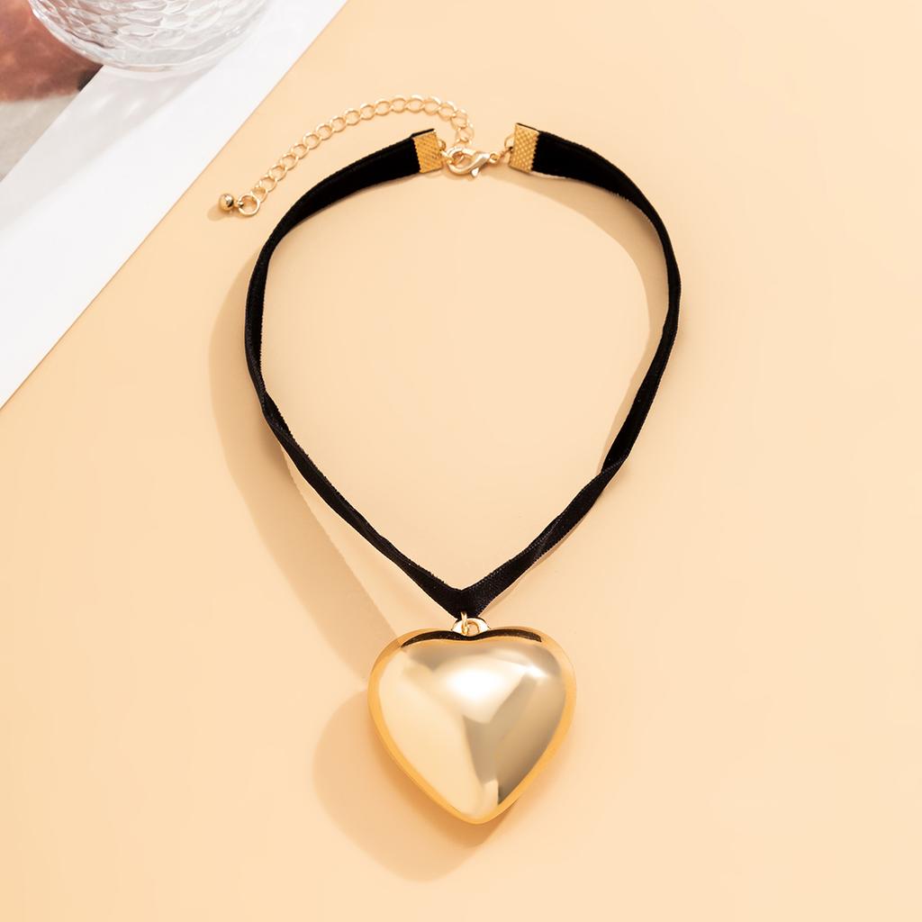 Chunky Black Flannelette With Big Heart Pendants Necklaces for Women Trendy Short Choker Collar 2026 Fashion Jewelry Accessories