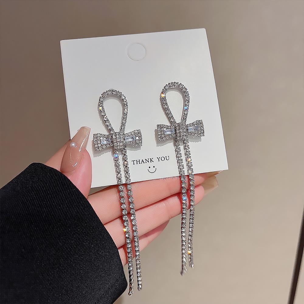 

Элегантные серьги-кисточки с цирконом в виде бабочки - корейский дизайн