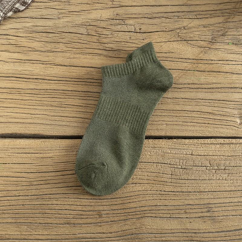 1 Pair of Spring and Autumn Solid Color Breathable Socks Fashionable High-quality Knitted Cotton Men's Socks Casual Boat Socks