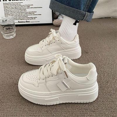 Tendencia zapatillas blancas mujer 2025 nuevo versión coreana verano versátil plataforma casual nicho diseño original zapatos de skate mujer