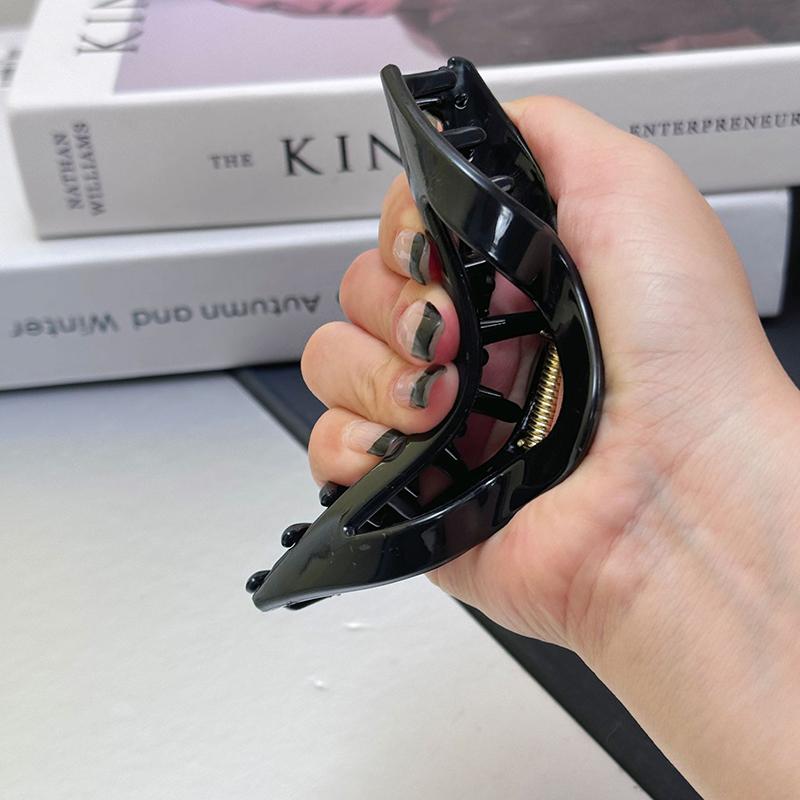 New Silicone Soft Clip Claws for Women Triangle Nti-Collision Back Head Hair Clip Hair Accessories Safe Design Daily Wear