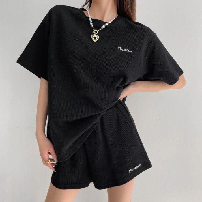 Summer 2025 Women's Sporty Two-Piece Set: Fashionable Shorts & Short-Sleeve Tee for a Versatile, Relaxed Look