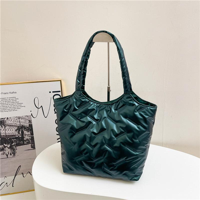 

Глянцевая хлопковая сумка для одежды женская 2025 зима новая мода плечевая портативная женская сумка большая вместимость сумка-тоут сумка зелёный