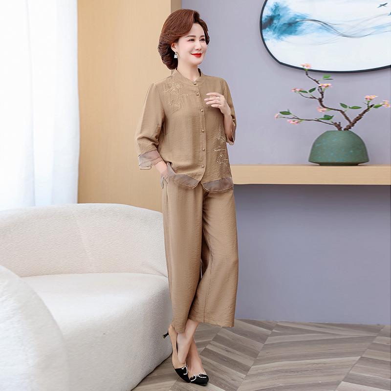 

Elegant Retro Chinese Summer Outfit: Wide-Legged Cardigan Two-Piece Set for Flattering Style in Middle-Aged and Elderly Women. 3XL (115-130 lbs)