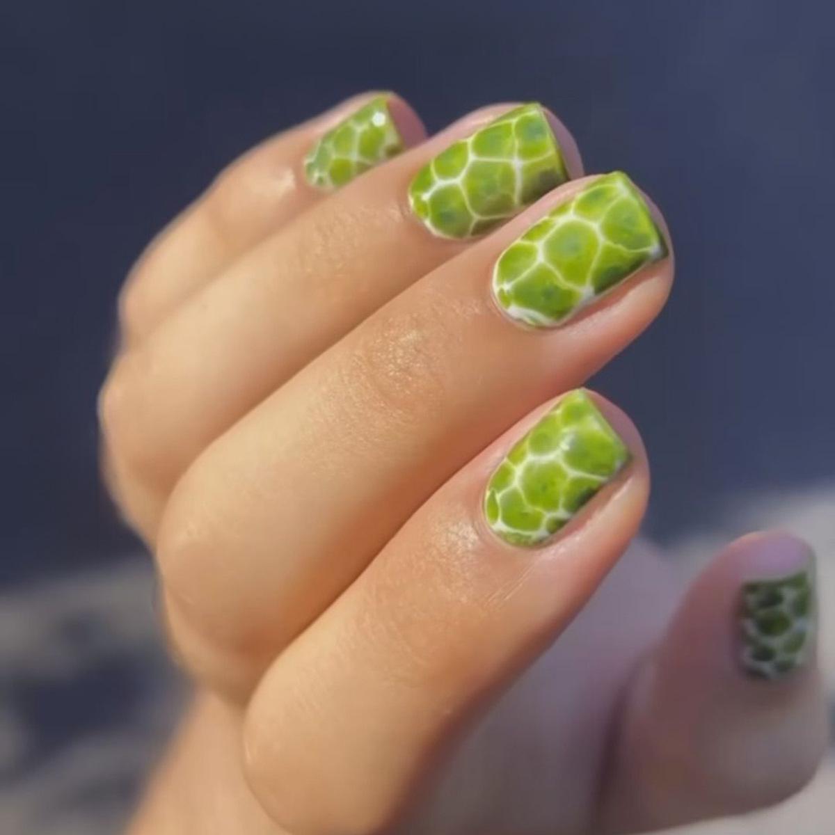 

Cross-Border Green Tortoiseshell Manicure: Simple Sweet Wearable False Nails