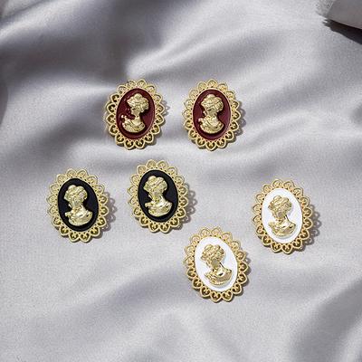 Wind Retro Relief Beauty Stud Earrings Tide Metal Lace Earrings French Celebrity Earrings