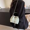 Modische Luxus-Handtasche in gefalteter Beutelform, Einfache Ketten-Umhängetasche