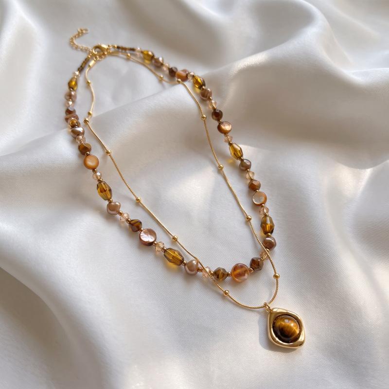 1011 autumn and winter new caramel color pendant necklace fashionable retro temperament versatile popular neck chain niche neck jewelry