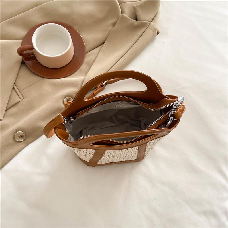 Casual fashion portable bucket bag women's summer new straw shoulder bag texture splicing messenger bag