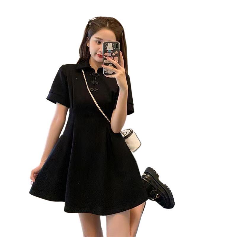 Damen Sommer Übergröße Froschknopf Cheongsam Kleid – Taillenbetonend, Figurbetont, Polokragen, Kurzarm, Kleines Schwarzes