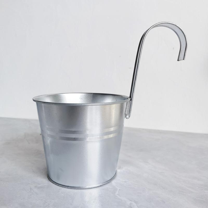 Exquisiter eiserner Hängeblumentopf für Balkondekoration