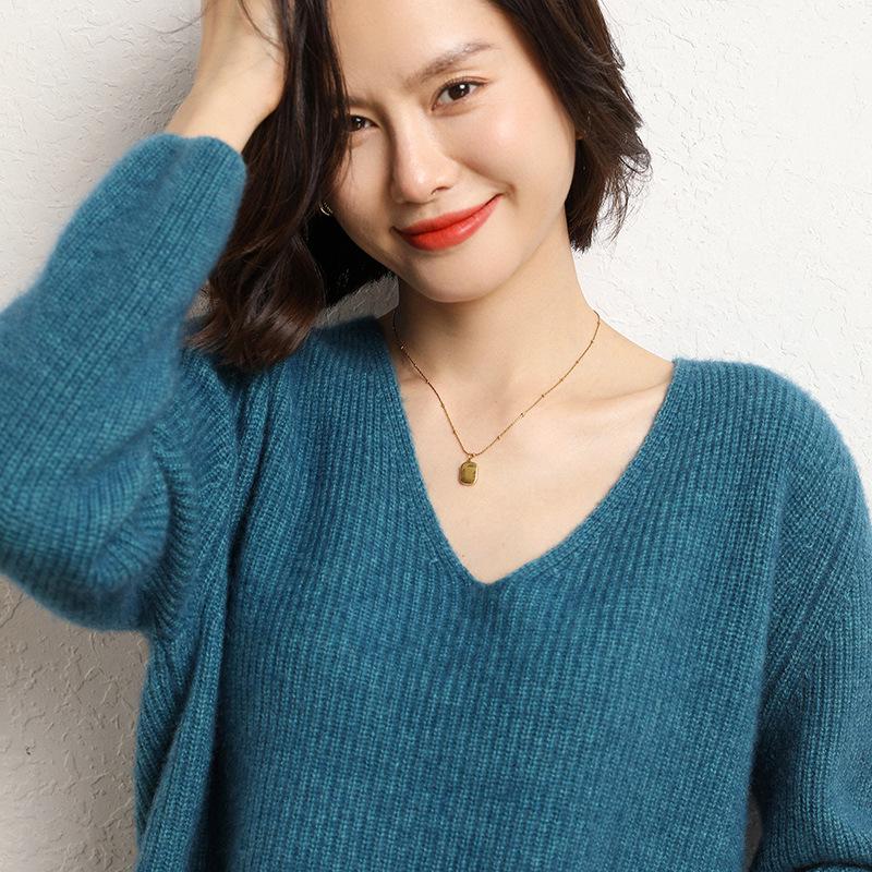 Women's 2025 Autumn/Winter V-Neck Cashmere Sweater: Solid Color, Loose Fit, Short, Long Sleeve Knit Base Layer