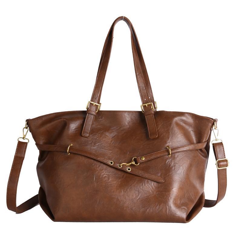 

Large-capacity retro bag women s 2025 winter new shoulder bag simple foreign style popular commuter tote bag коричневый