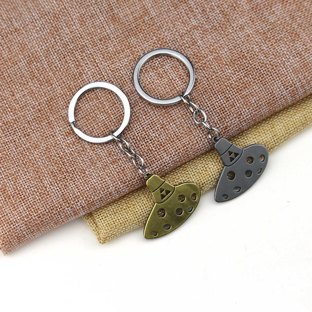 The Legend of Zeldas Pendant Keyring for Men Women Vintage Triforce Triangle Amulet Key Chain Cosplay Party Jewelry Gifts