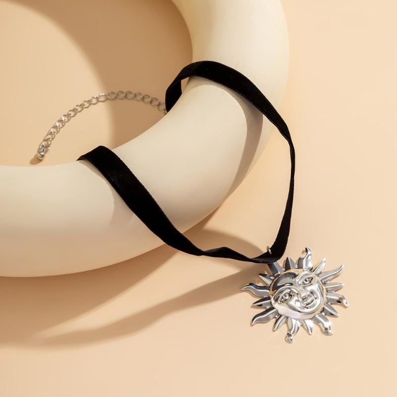 Chic Sunflower Charm Necklace Alloy Pendant Choker Chain Retro Sun Flower Choker Necklaces Handmade Neckchain