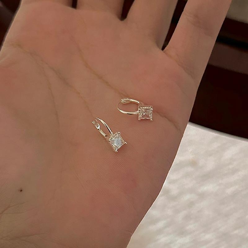 

Autumn Winter Geometric Square Stud Earrings for Women Simple Minimalist Daily Commute Accessories