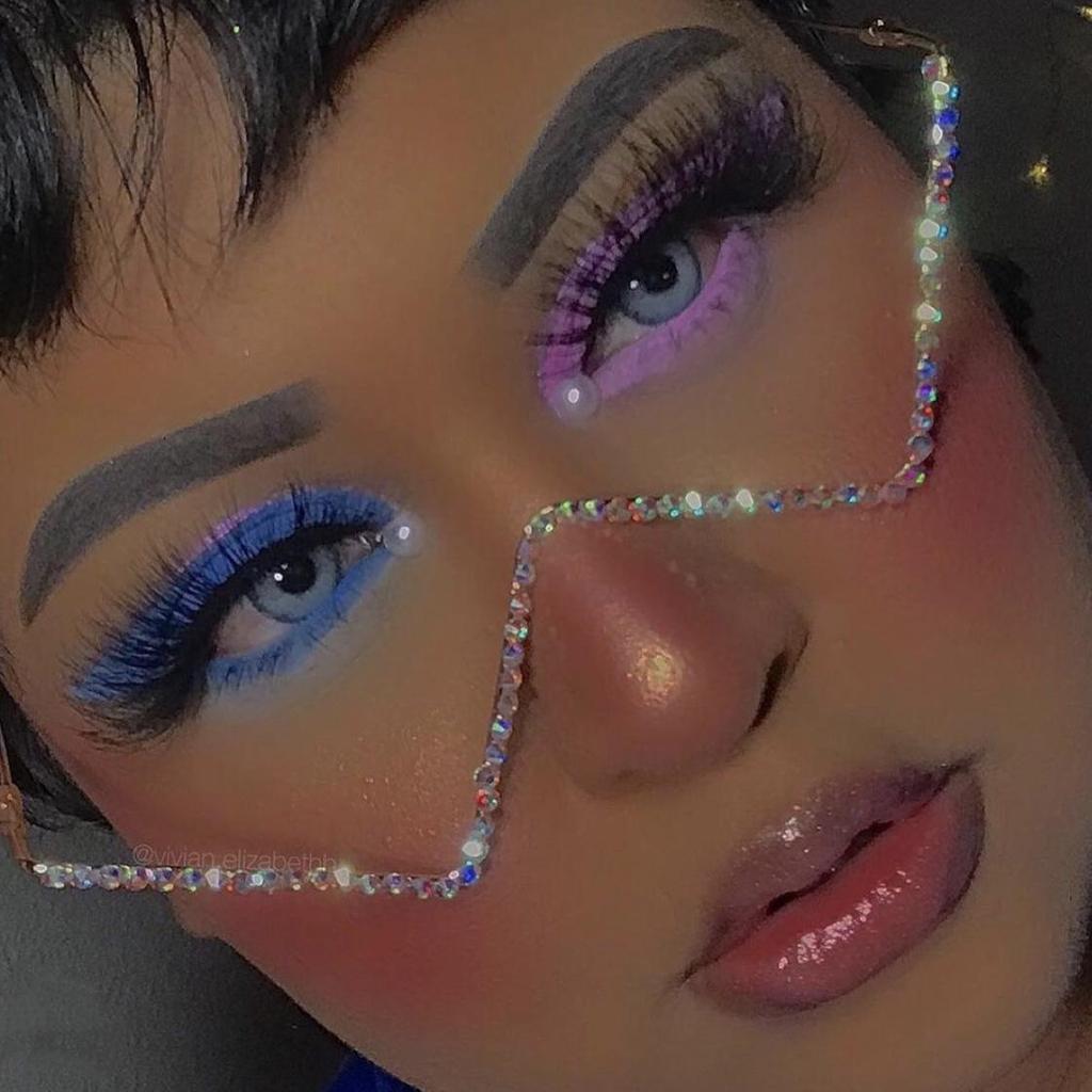 Montatura per occhiali a forma di triangolo personalizzata con strass a V, 2022, senza lenti, montatura in metallo stile europeo e americano