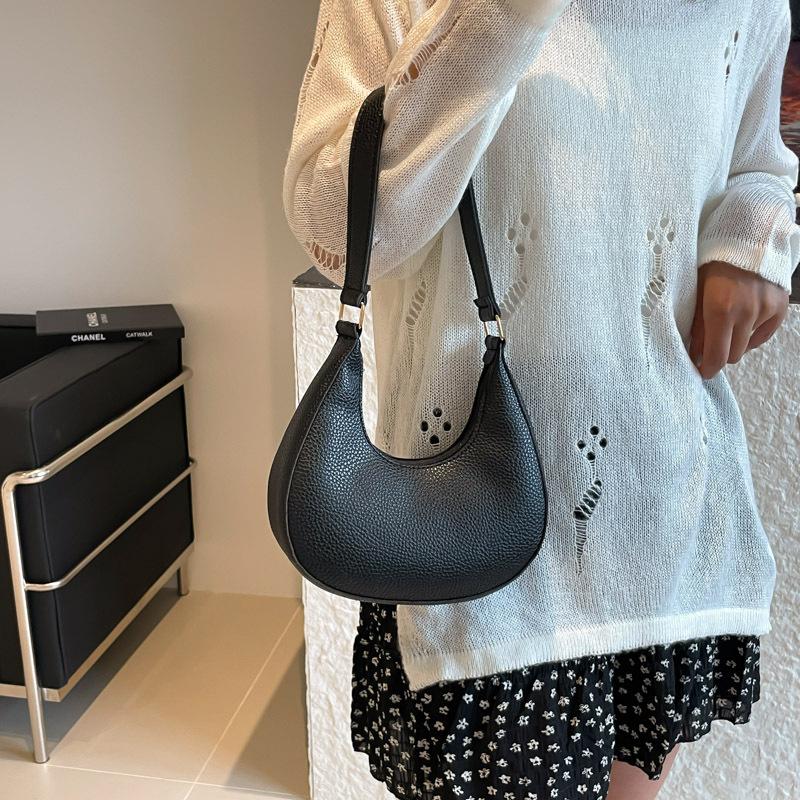 Texture: Large-capacity, foreign style, new lychee pattern, popular solid color, fashionable and simple, one-shoulder crossbody dumpling bag