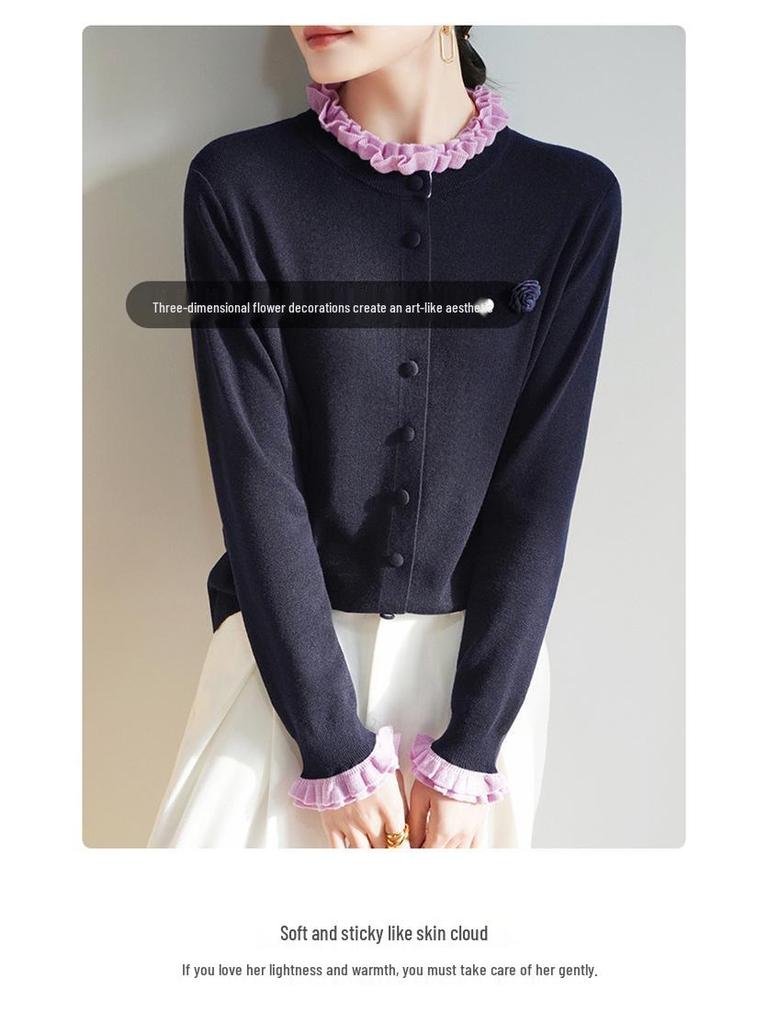 Damen-Cardigan aus gerippter Merinowolle mit Muschelkanten und Rosenstickerei Herbst/Winter 2025