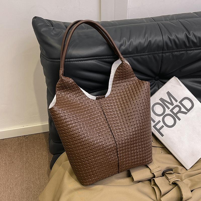 

Ретро-сумка большой вместимости, женская модная простая сумка через плечо с мягкой поверхностью, повседневная дорожная сумка с текстурой темно-коричневого